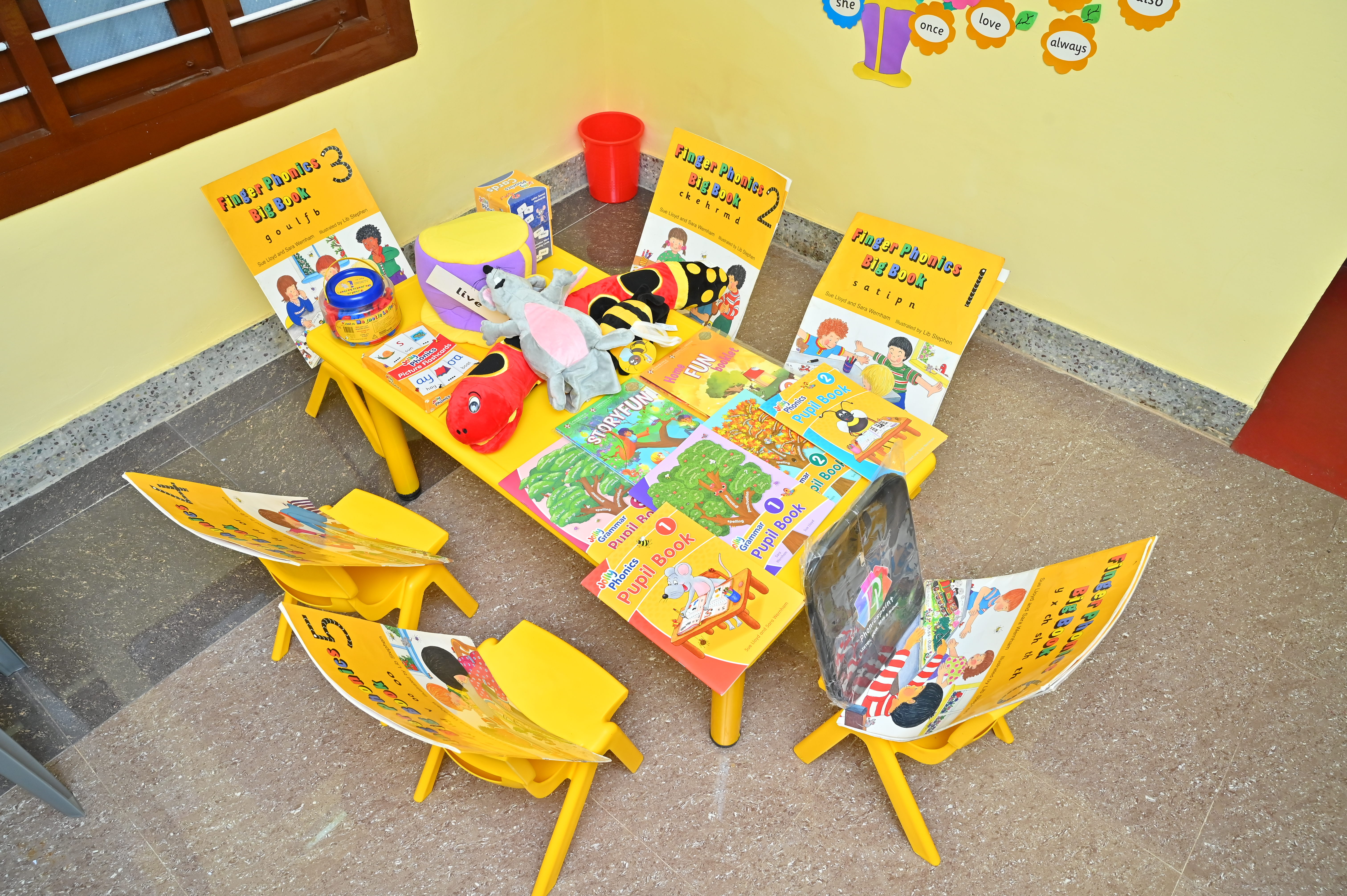 Interactive phonics curriculum